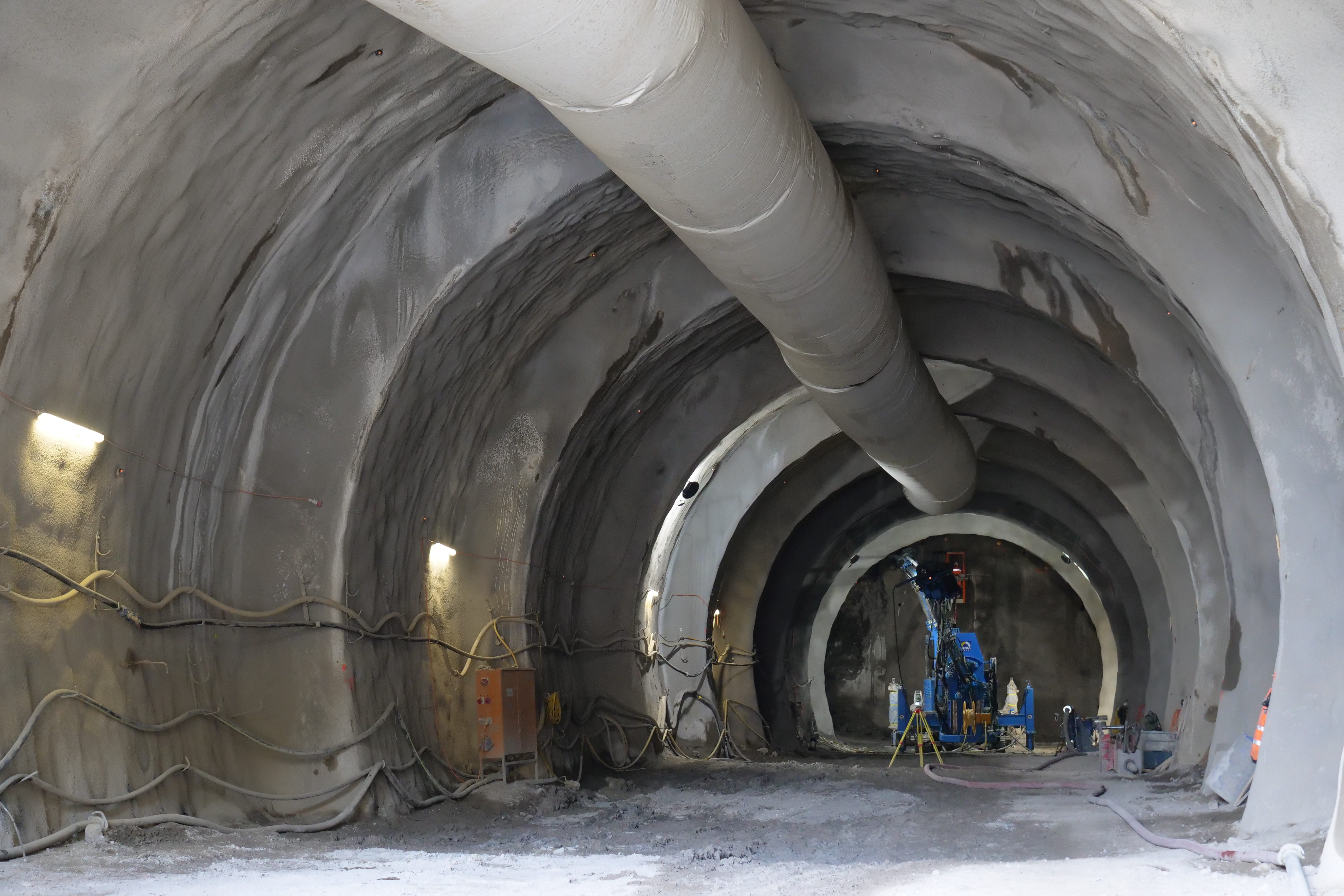 Les travaux du percement du tunnel des Evouettes sont mis sur pause